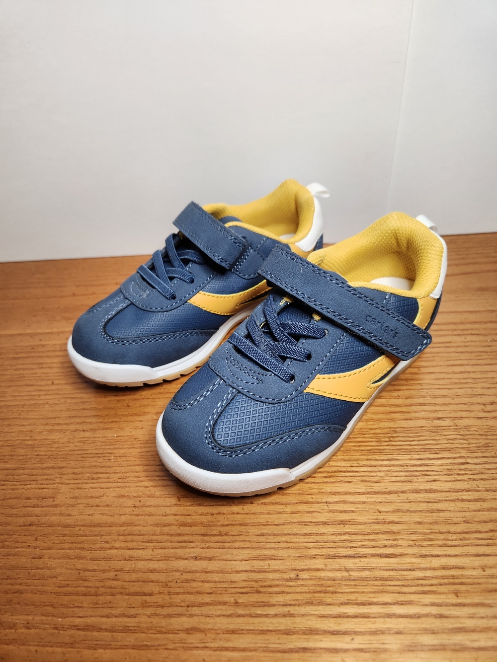 NWOT Carter's Remi boys shoes size 10M.
